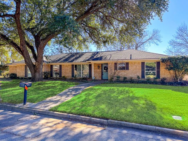 2013 Glenwood Circle, Corsicana, TX 75110