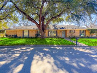2013 Glenwood Circle, Corsicana, TX 75110