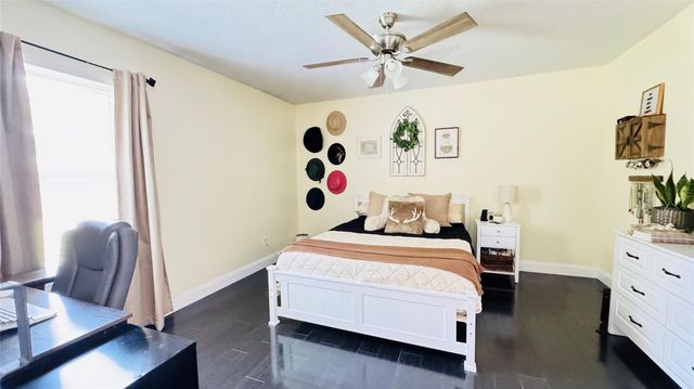 3003 Wood Fox Drive, Alvin, TX 77511