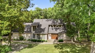 483 Roxbury Road, Valparaiso, IN 46385