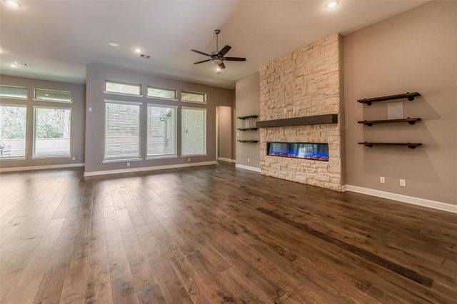 1050 Groveton Ridge Lane, Pinehurst, TX 77362