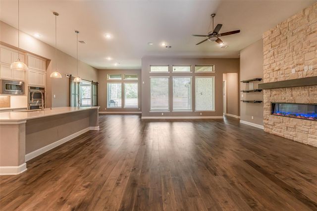 1050 Groveton Ridge Lane, Pinehurst, TX 77362