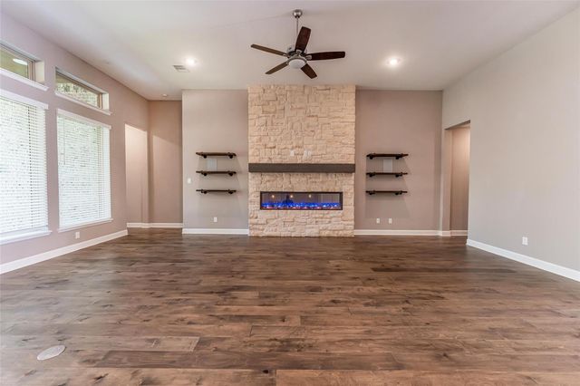 1050 Groveton Ridge Lane, Pinehurst, TX 77362