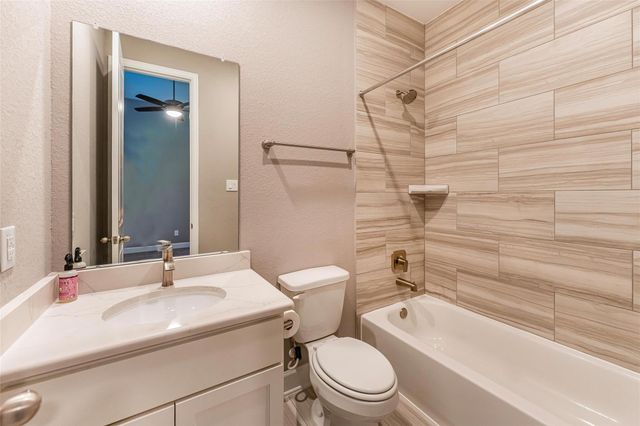 1050 Groveton Ridge Lane, Pinehurst, TX 77362