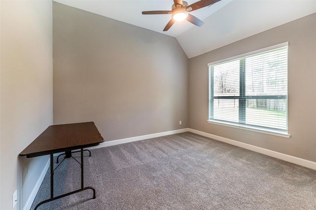 1050 Groveton Ridge Lane, Pinehurst, TX 77362