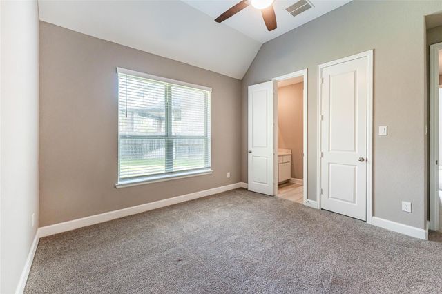 1050 Groveton Ridge Lane, Pinehurst, TX 77362