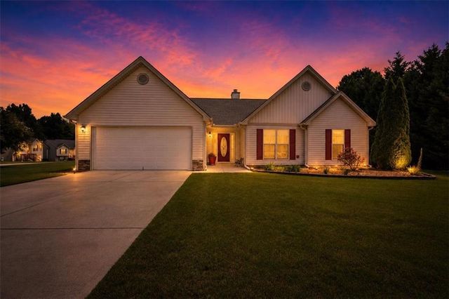 1411 Silvergate Way, Winder, GA 30680