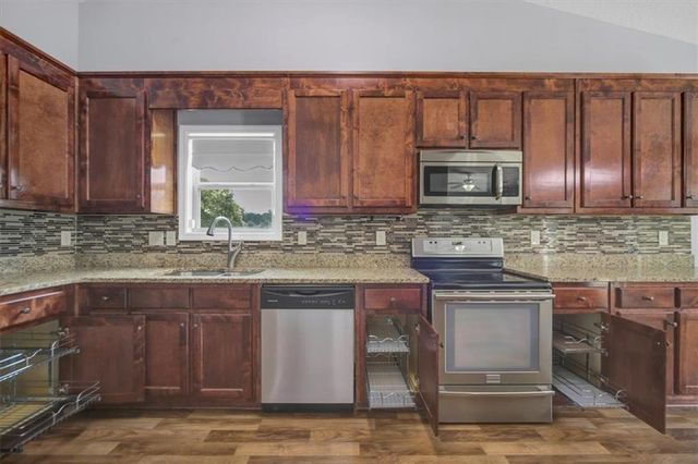 1411 Silvergate Way, Winder, GA 30680