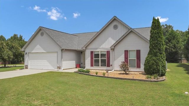 1411 Silvergate Way, Winder, GA 30680