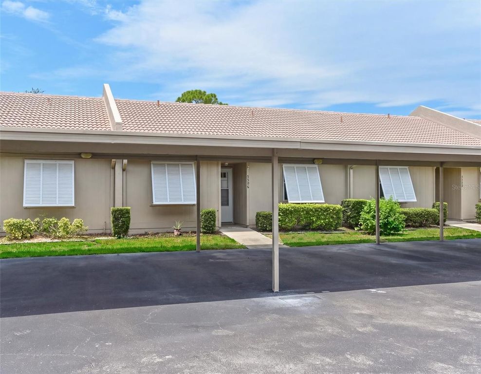 Image 2 of property listing at 5506 37TH STREET E 4, Bradenton, FL 34203