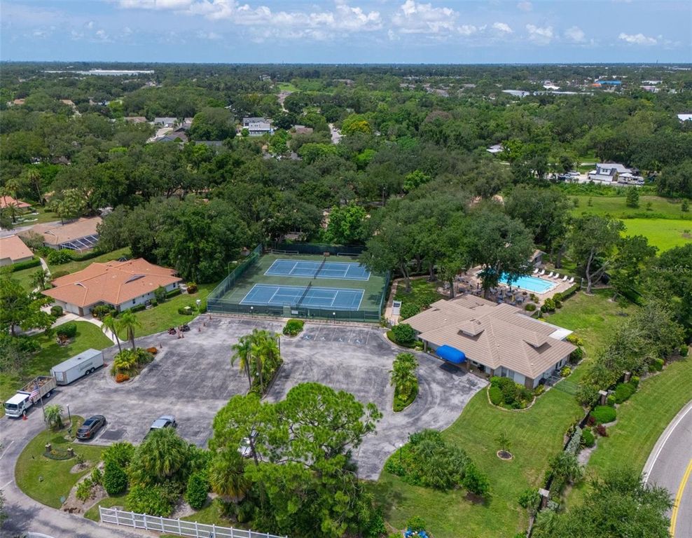 Image 33 of property listing at 5506 37TH STREET E 4, Bradenton, FL 34203