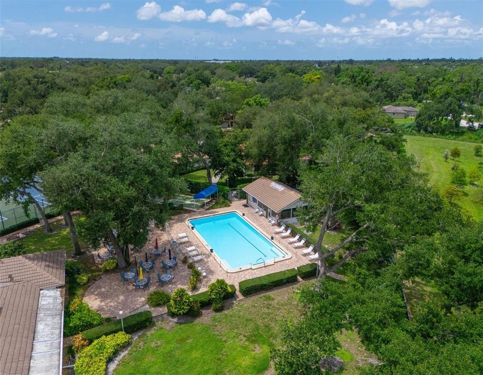 Image 37 of property listing at 5506 37TH STREET E 4, Bradenton, FL 34203