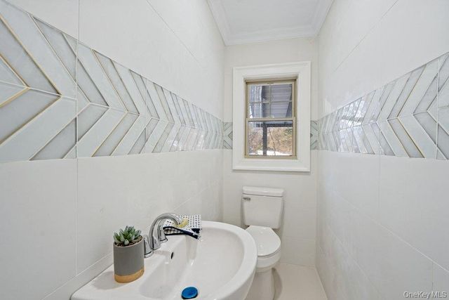 497 Woodbury Road, Cold Spring Harbor, NY 11724