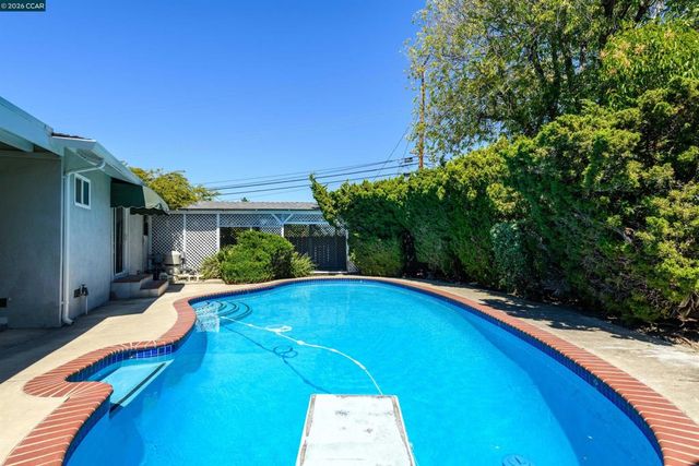 1250 Rolling Hill Ct, Martinez, CA 94553