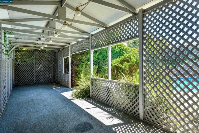 1250 Rolling Hill Ct, Martinez, CA 94553