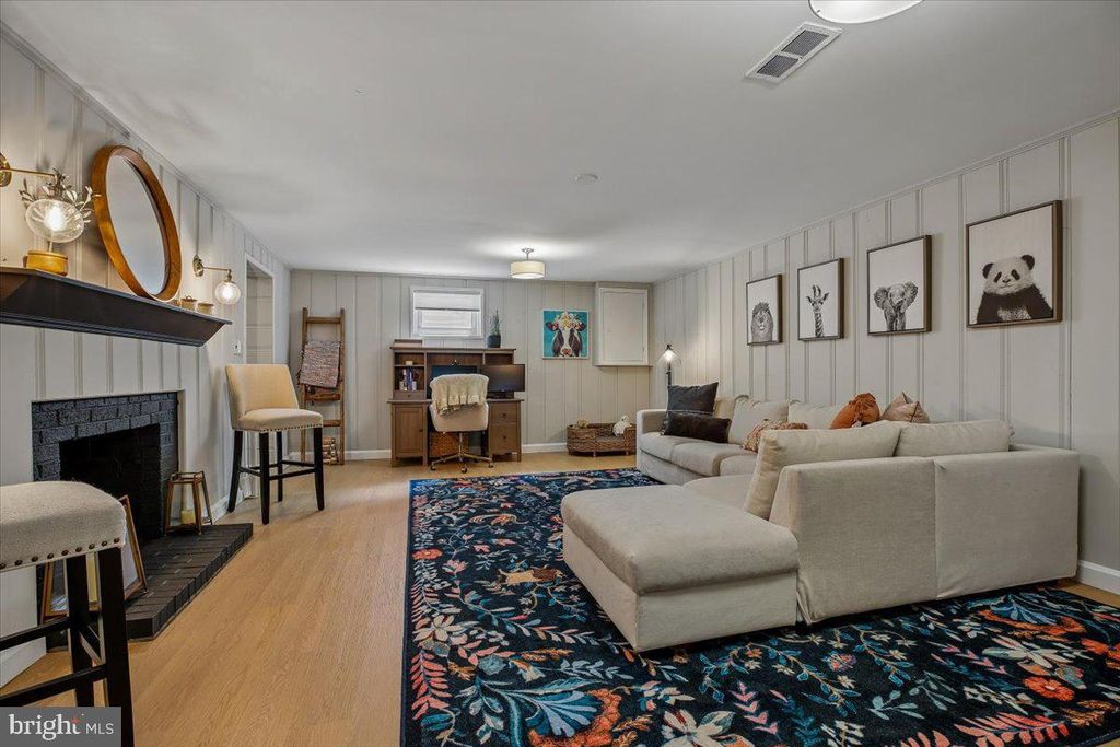 Image 32 of property listing at 9503 OCALA ST, Silver Spring, MD 20901