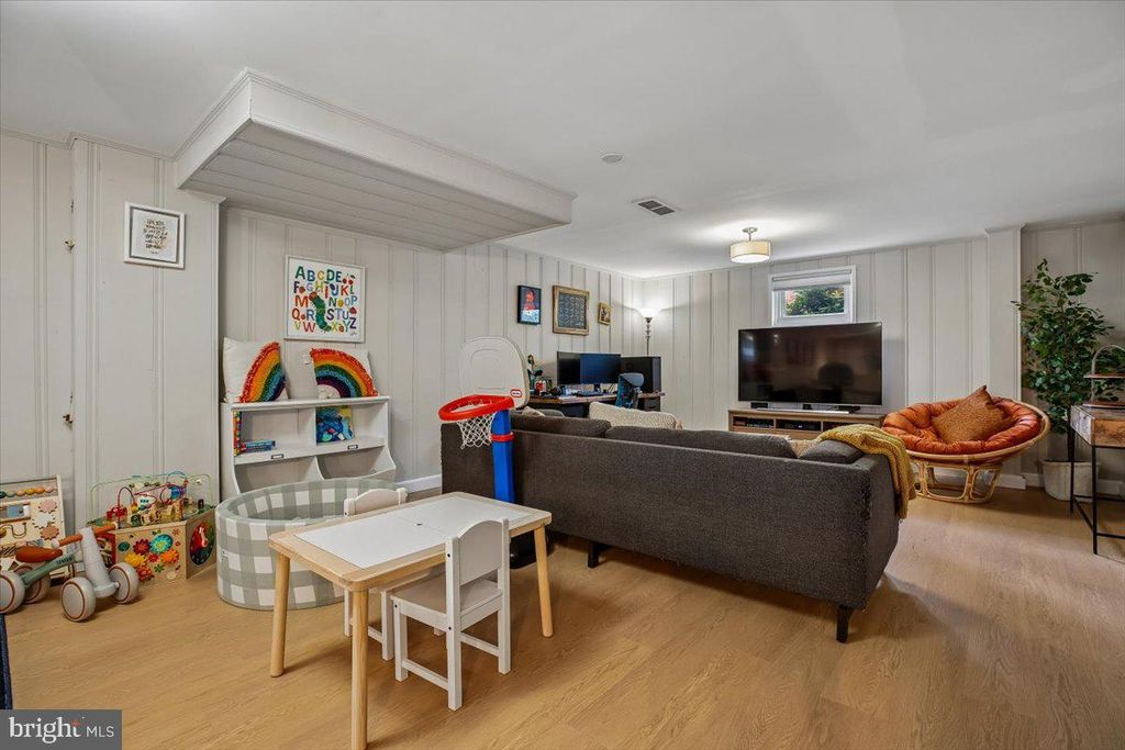 Image 33 of property listing at 9503 OCALA ST, Silver Spring, MD 20901