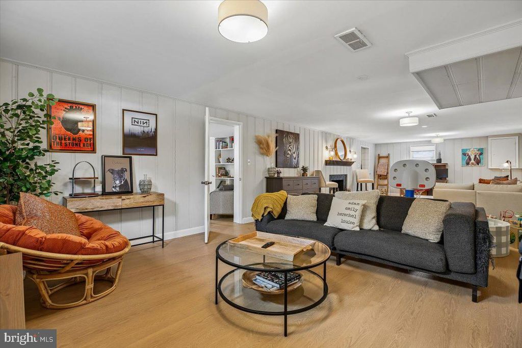 Image 34 of property listing at 9503 OCALA ST, Silver Spring, MD 20901