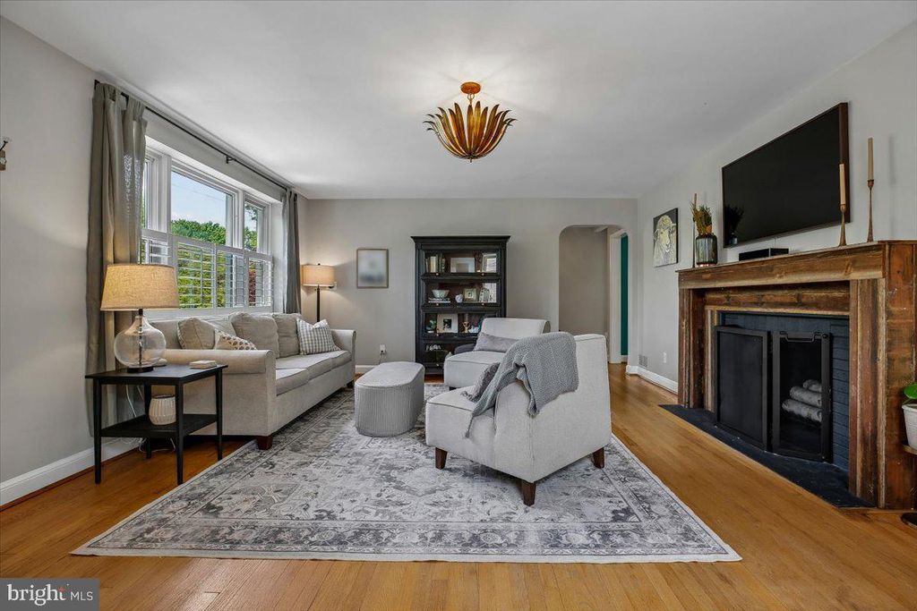 Image 6 of property listing at 9503 OCALA ST, Silver Spring, MD 20901