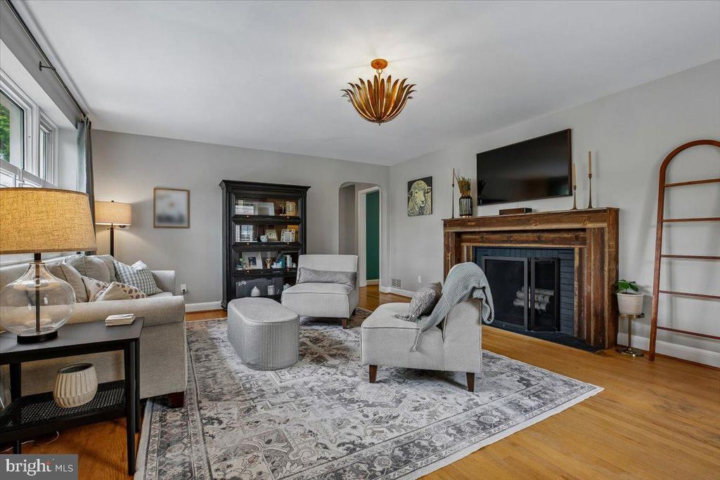 Image 8 of property listing at 9503 OCALA ST, Silver Spring, MD 20901