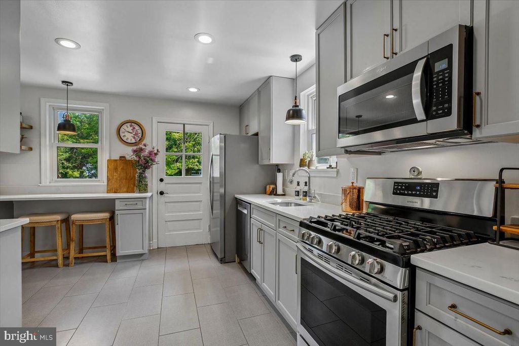 Image 9 of property listing at 9503 OCALA ST, Silver Spring, MD 20901