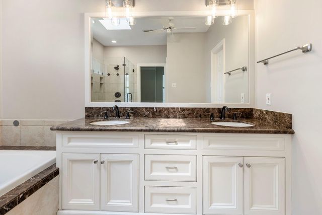 1007 Oakland Court, Sugar Land, TX 77498