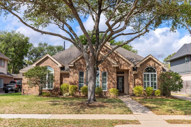 1007 Oakland Court, Sugar Land, TX 77498