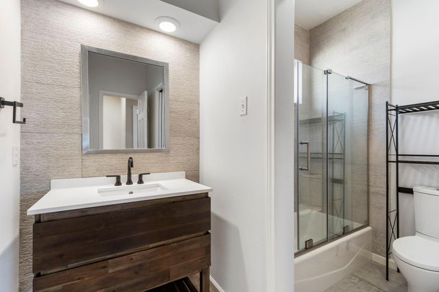 1007 Oakland Court, Sugar Land, TX 77498