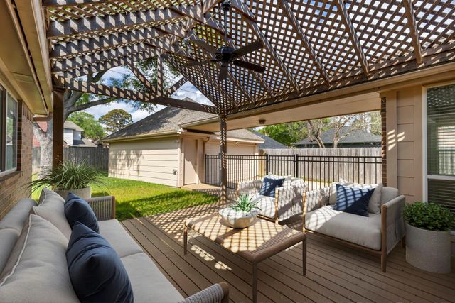 1007 Oakland Court, Sugar Land, TX 77498