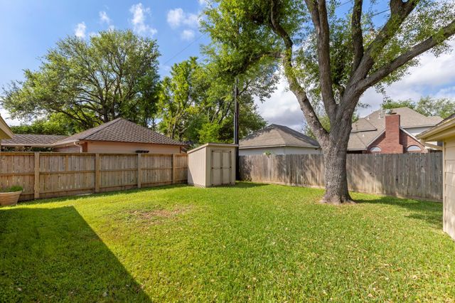 1007 Oakland Court, Sugar Land, TX 77498