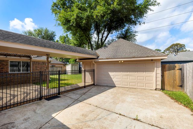 1007 Oakland Court, Sugar Land, TX 77498
