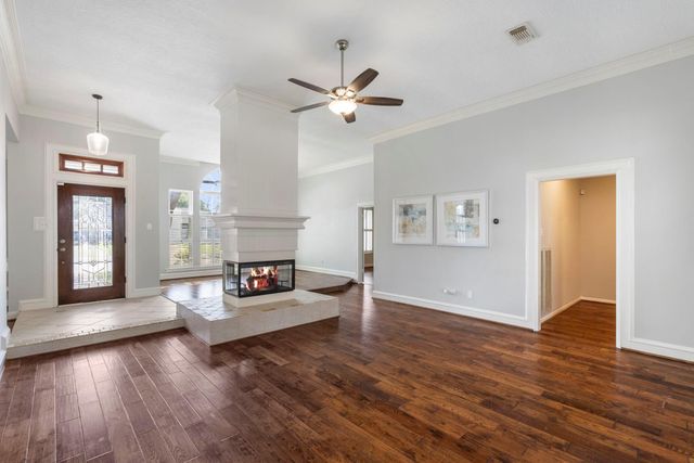 1007 Oakland Court, Sugar Land, TX 77498