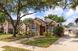 1007 Oakland Court, Sugar Land, TX 77498