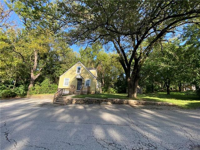 1229 S Crisp Street, Independence, MO 64052