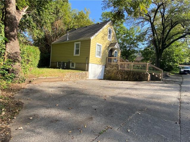 1229 S Crisp Street, Independence, MO 64052