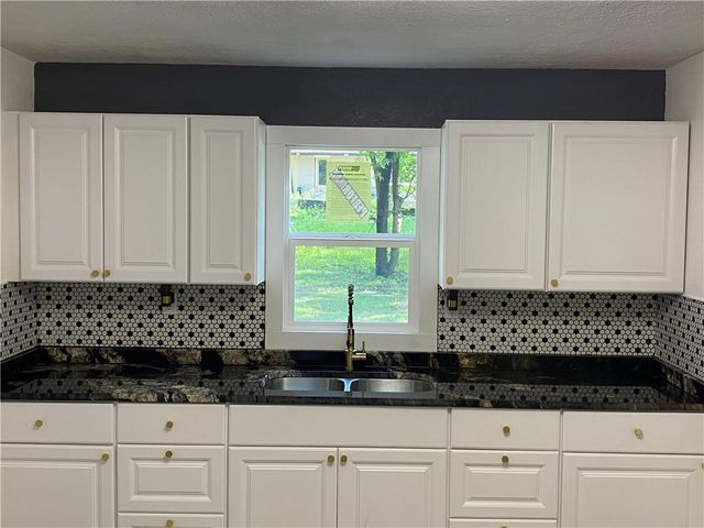 1229 S Crisp Street, Independence, MO 64052