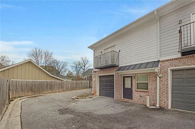 2042 Bolton NW Road, Atlanta, GA 30318