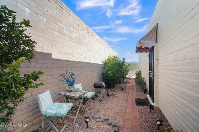 2811 S Camino Godoy, Green Valley, AZ 85622