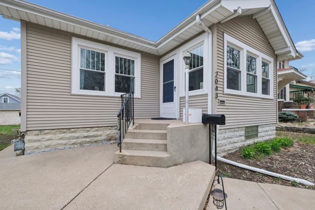 2043 Stanford Avenue, Saint Paul, MN 55105