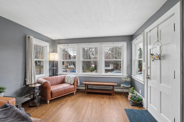 2043 Stanford Avenue, Saint Paul, MN 55105