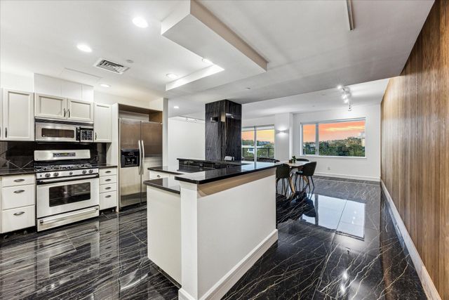 901 W 9th ST 401, Austin, TX 78703