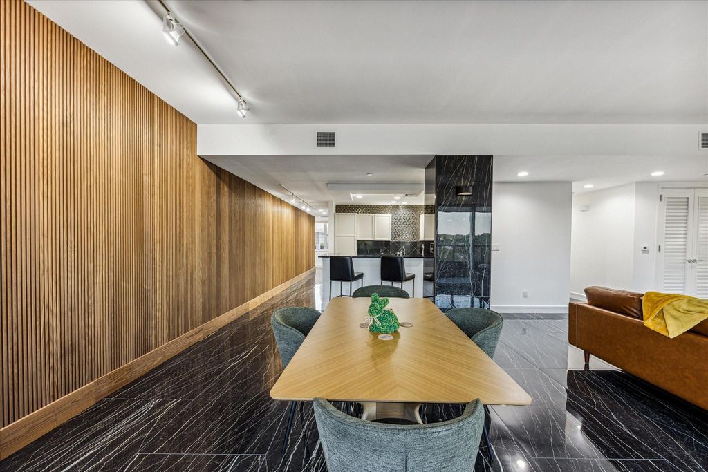 901 W 9th ST 401, Austin, TX 78703