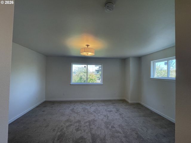 20761 Ne Thompson Ter, Fairview, OR 97024