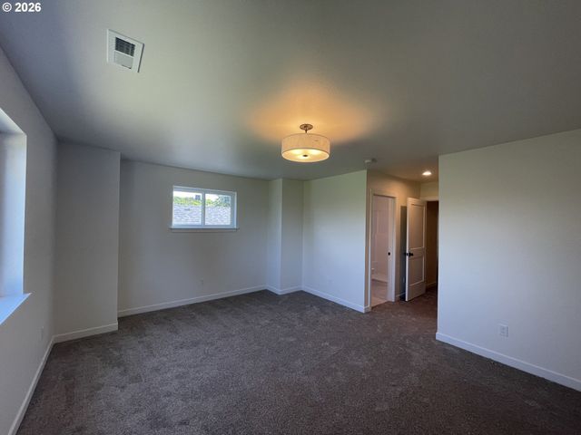 20761 Ne Thompson Ter, Fairview, OR 97024