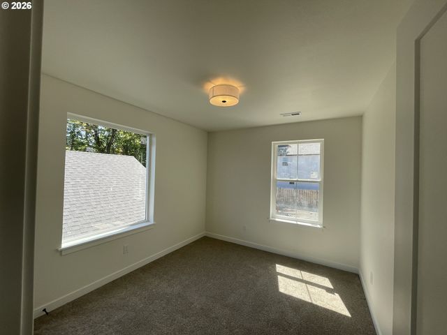 20761 Ne Thompson Ter, Fairview, OR 97024