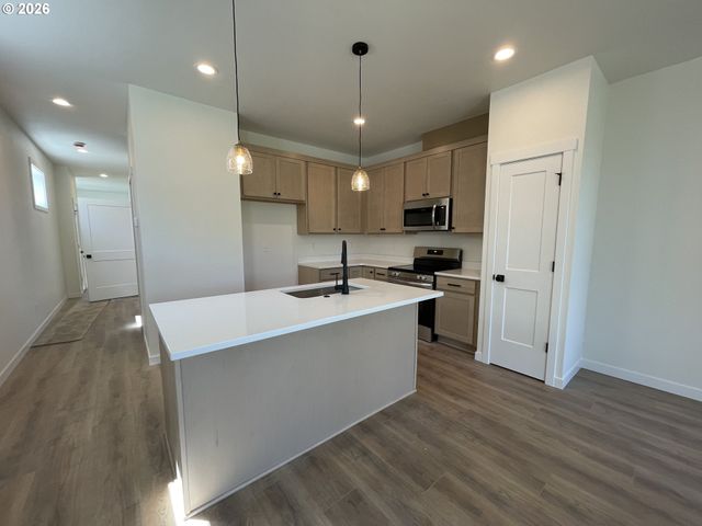 20761 Ne Thompson Ter, Fairview, OR 97024