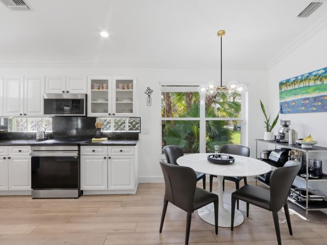 6839 Fiji Circle, Boynton Beach, FL 33437