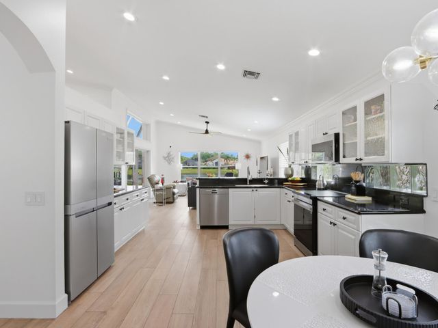 6839 Fiji Circle, Boynton Beach, FL 33437