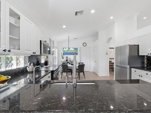 6839 Fiji Circle, Boynton Beach, FL 33437