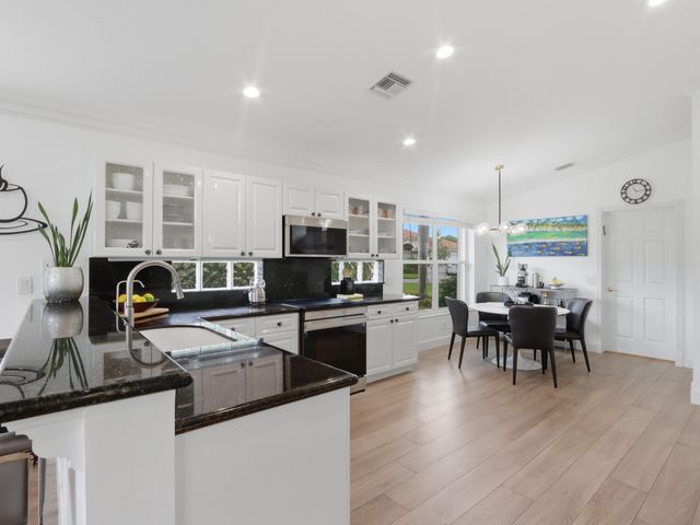 6839 Fiji Circle, Boynton Beach, FL 33437